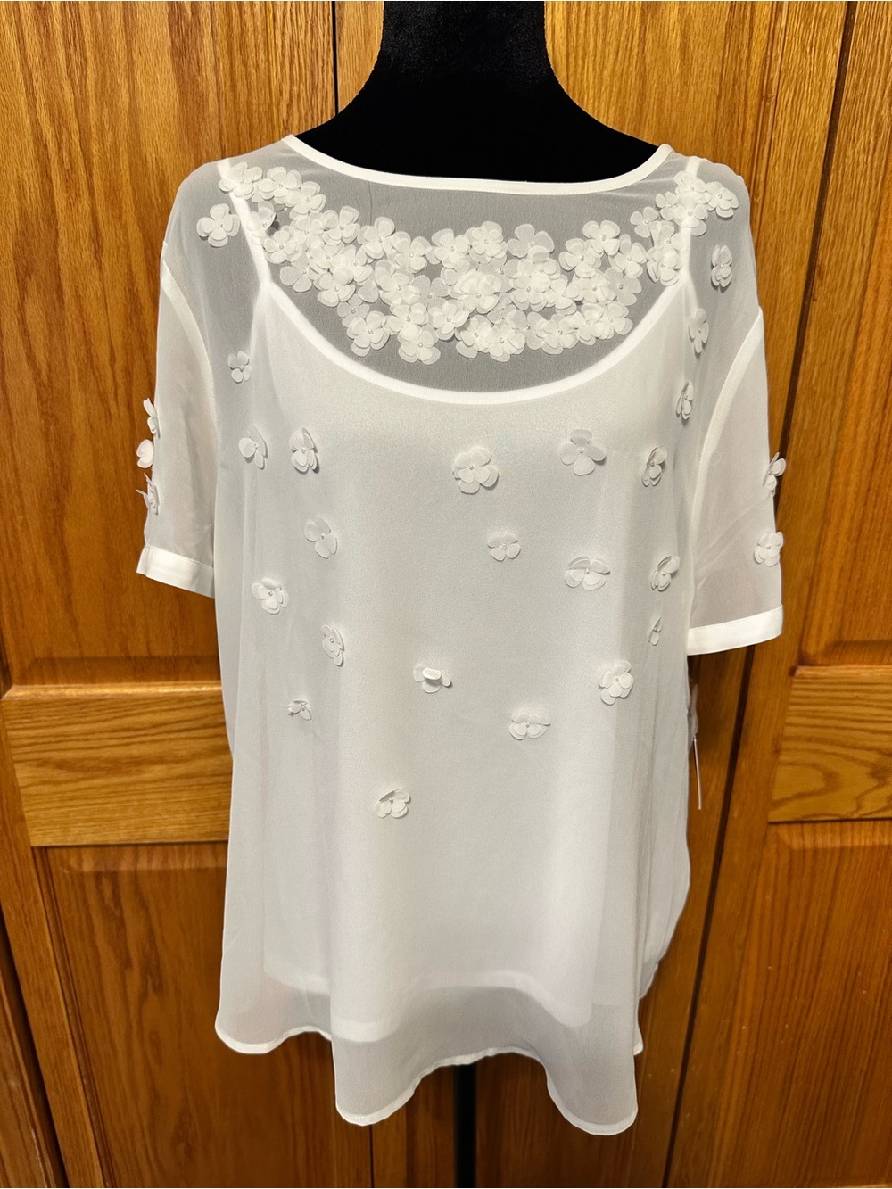 NWT Liz Claiborne PXL Petite White Sheer 3D Floral Applique Blouse